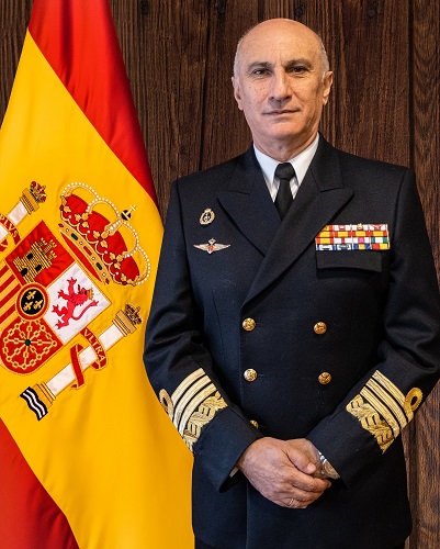 Almirante Ricardo A. Hernández López.