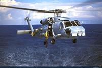 SH-60B izando personal a bordo