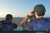Vigilancia del tráfico marítimo desde el alerón de estribor del puente de la Fr.Méndez Núñez en Atalanta