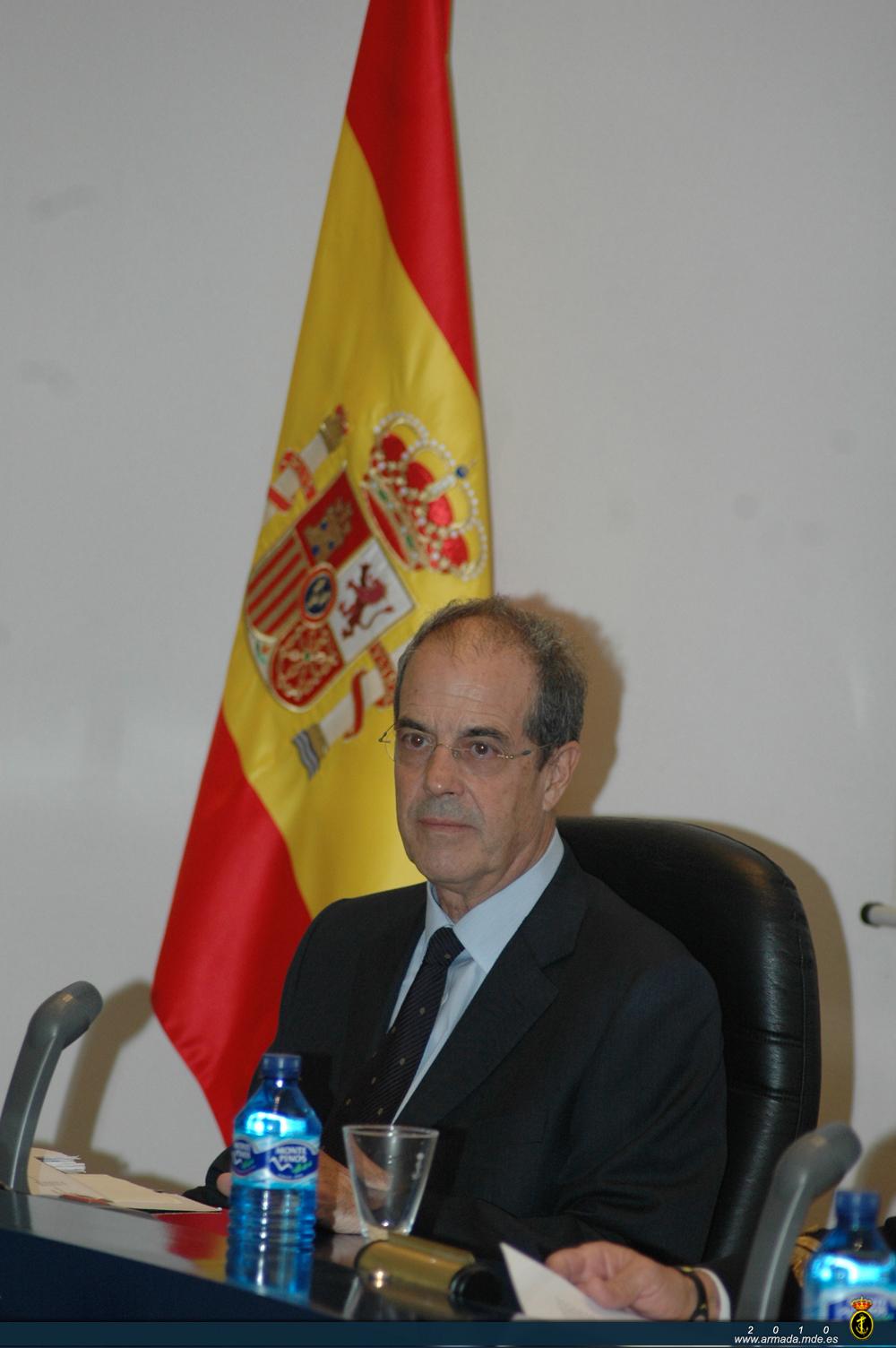 La primera ponencia fue llevada a cabo por el Ilmo. Sr. D. Rafael Benítez, Catedrático de Historia Moderna de la Universidad de Valencia