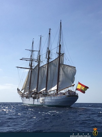El J.S. de Elcano inicia su tránsito a Cabo Verde