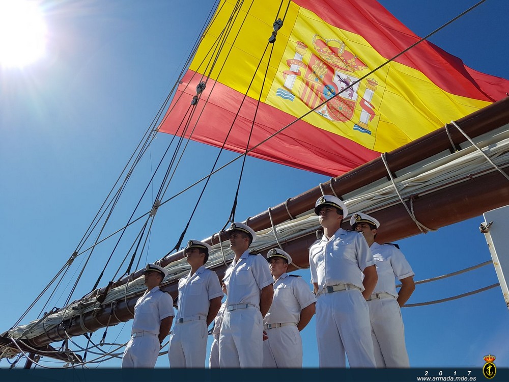 El buque-escuela 'Juan Sebastián de Elcano' llega a Marin