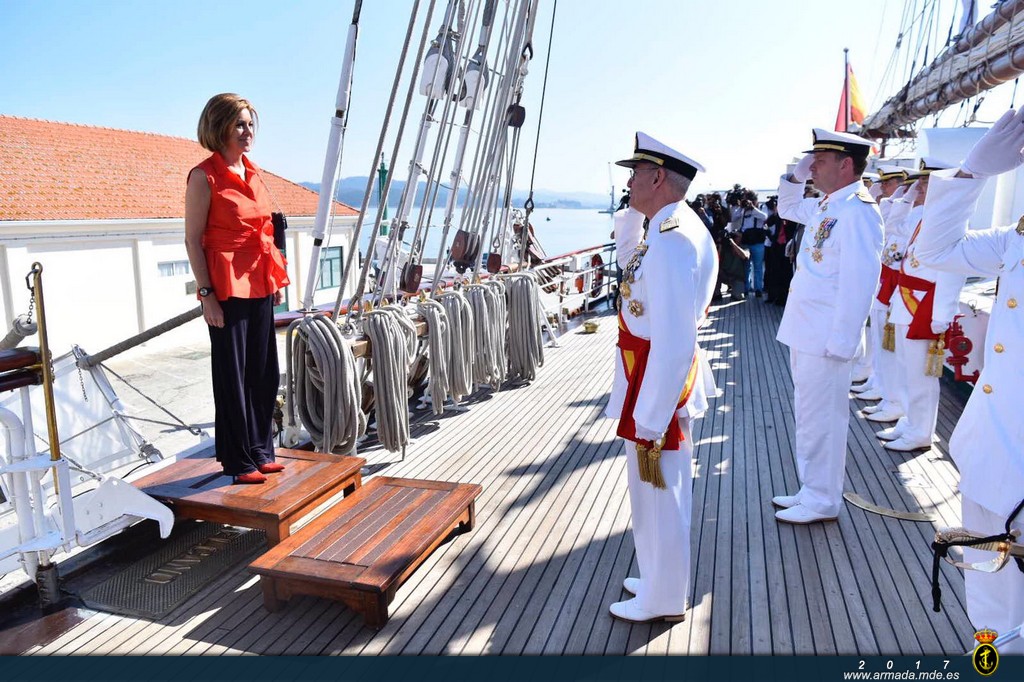 La ministra de Defensa, recibida por el AJEMA en el J.S. de Elcano