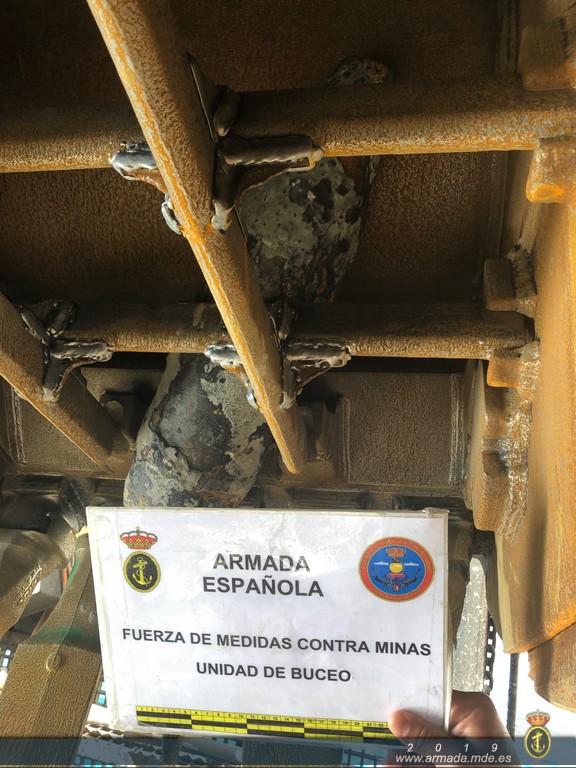 La Armada rescata un proyectil de artillería en la zona portuaria de Valencia