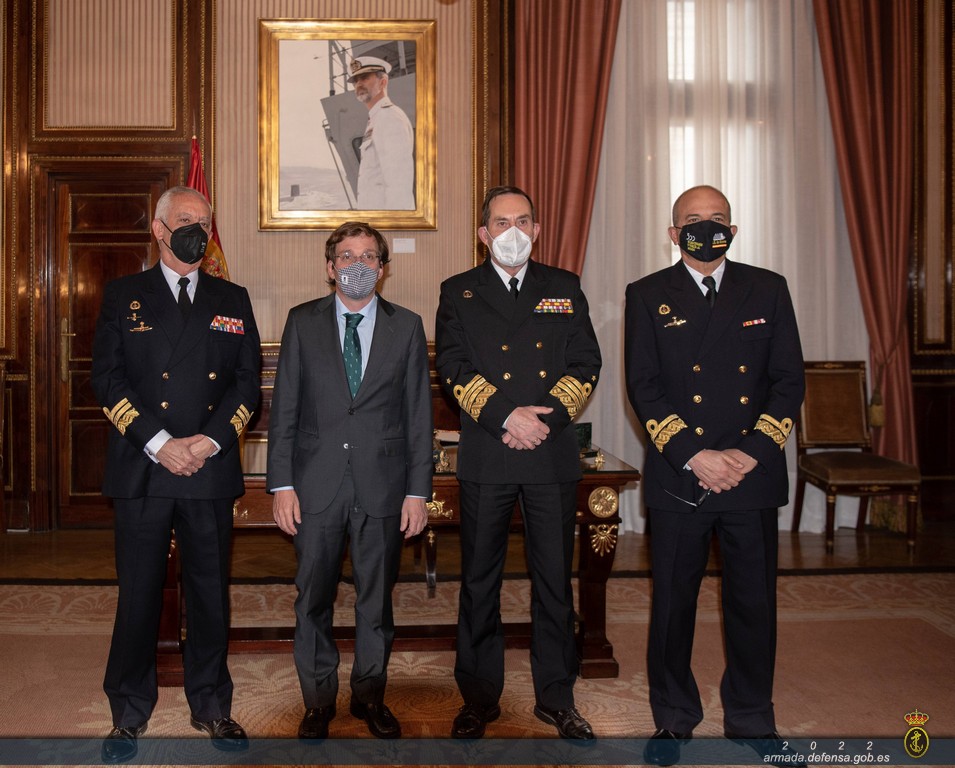 El Alcalde de Madrid visita el Museo Naval