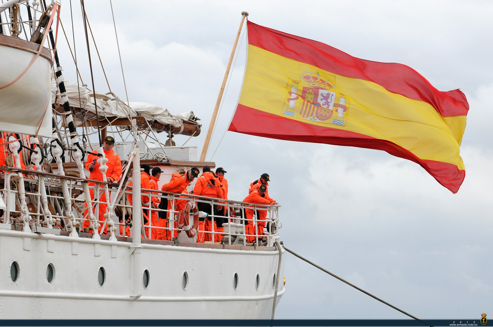 Maniobra de atraque en toldilla del BE J S Elcano