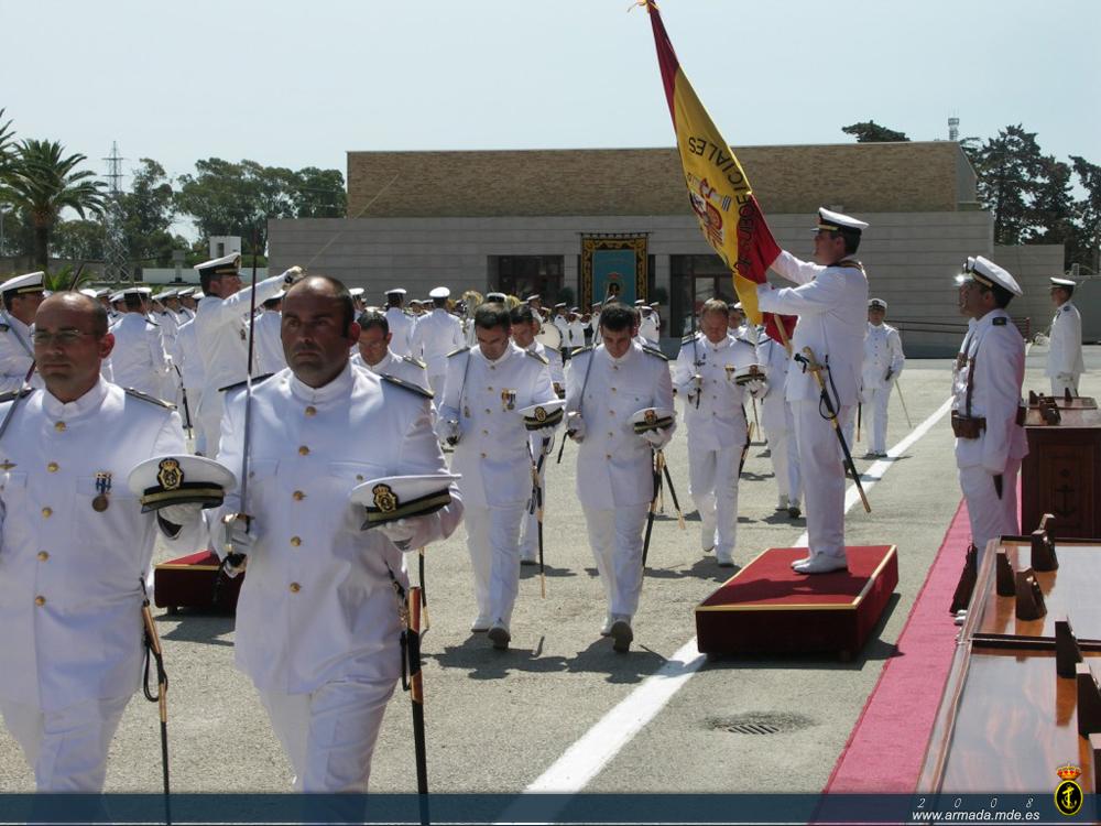 Los nuevos suboficiales de la Armada durante la ceremonia de Jura de Bandera