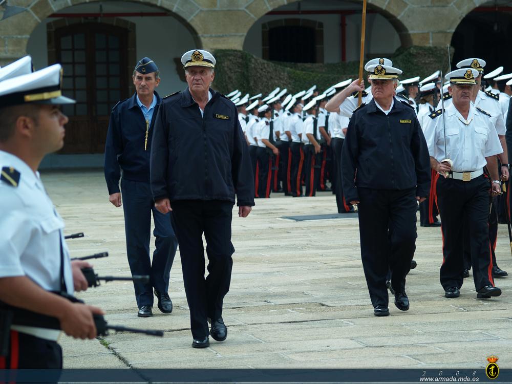 S.M. El Rey Don Juan Carlos visitó la Fuerza de Protección de Infantería de Marina