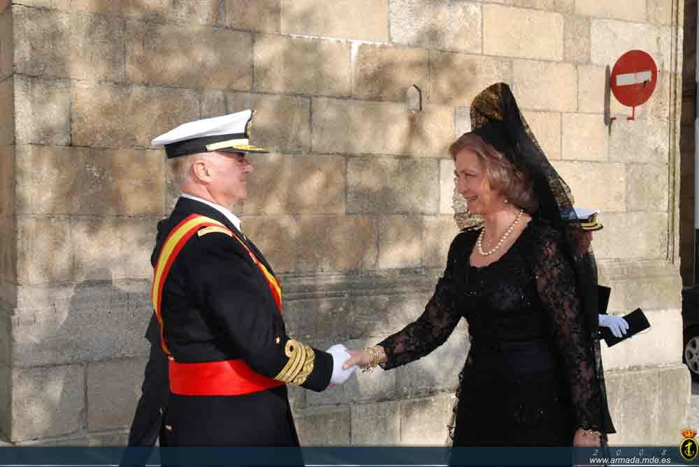 S. M. la Reina es recibida por el Almirante General Jefe de Estado Mayor de la Armada (Ajema)