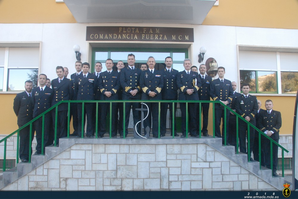 Alumnos de la EGUERMIN de la OTAN en el Edificio de Mando de la Fuerza MCM