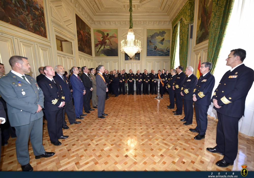 Acto de imposición de condecoraciones en el Cuartel General de la Armada