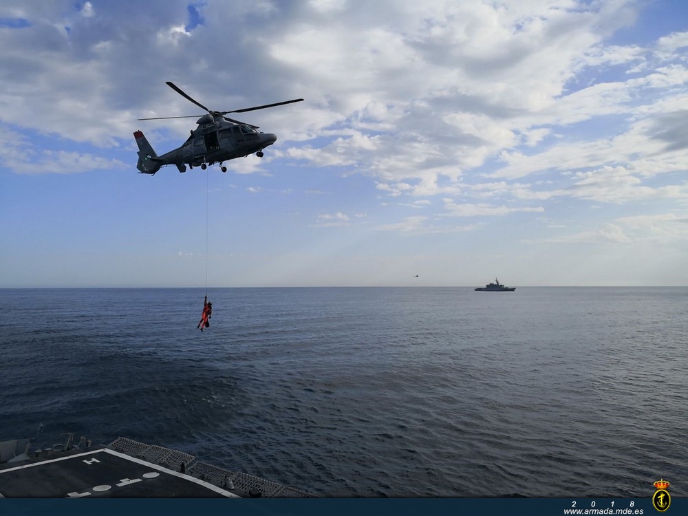 La fragata "Reina Sofía" finaliza su participación en los ejercicios MAES-18 con la fragata "Hassan II"