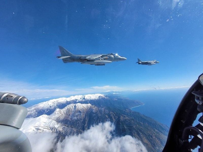Aviones Harrier sobre Italia durante Dédalo 23-I