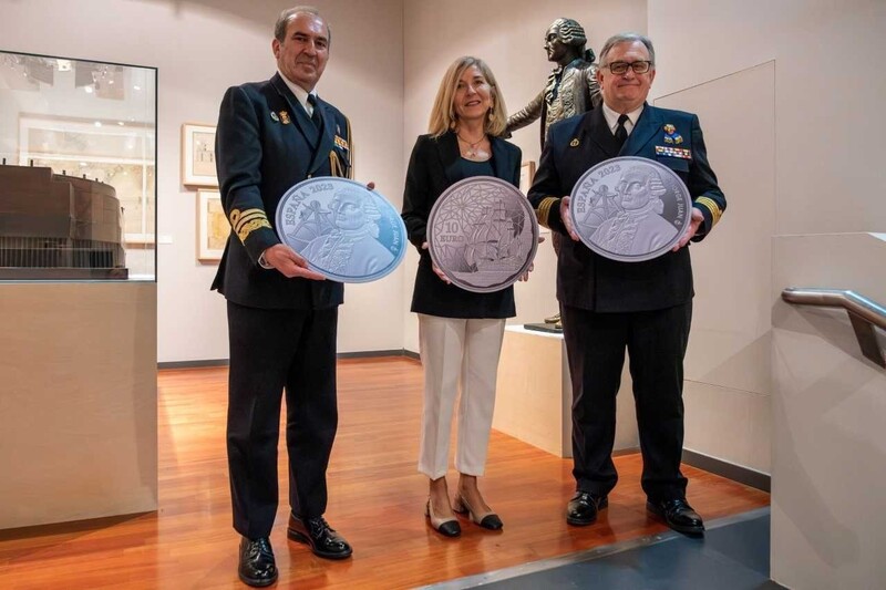 El Director del IHCN con la Presidenta-Directora de la FNMT-RCM y el Director del Museo Naval